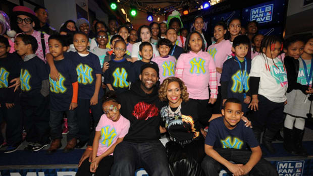 Yankees Ace CC Sabathia Hosts Holiday Party for 52 Kids